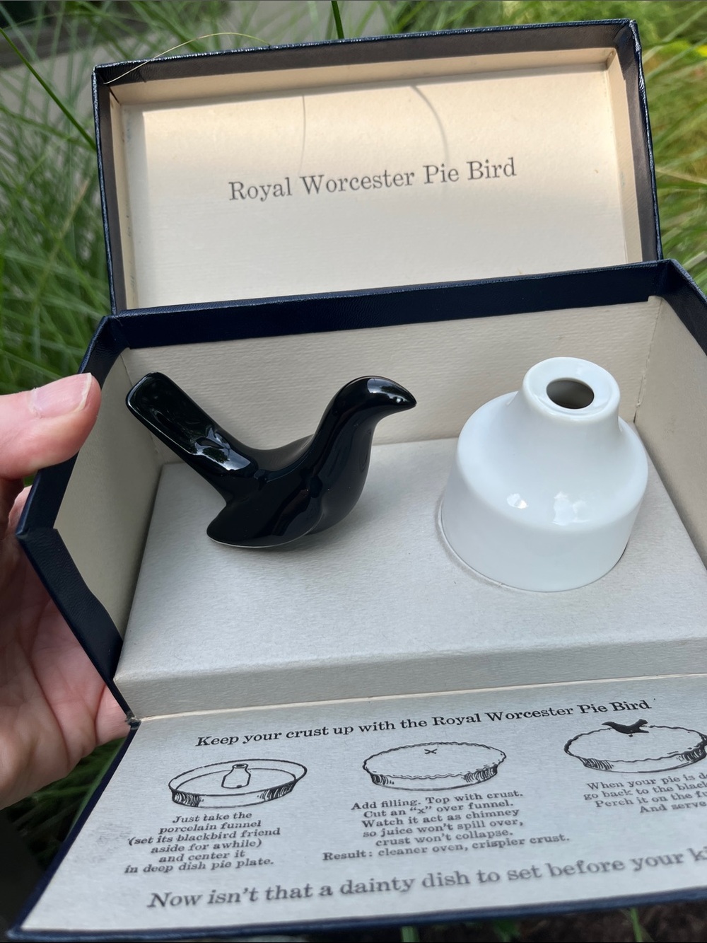 Pie Bird Vintage Porcelain Vent Funnel Crust England 2 piece Blackbird - Picture 12 of 12